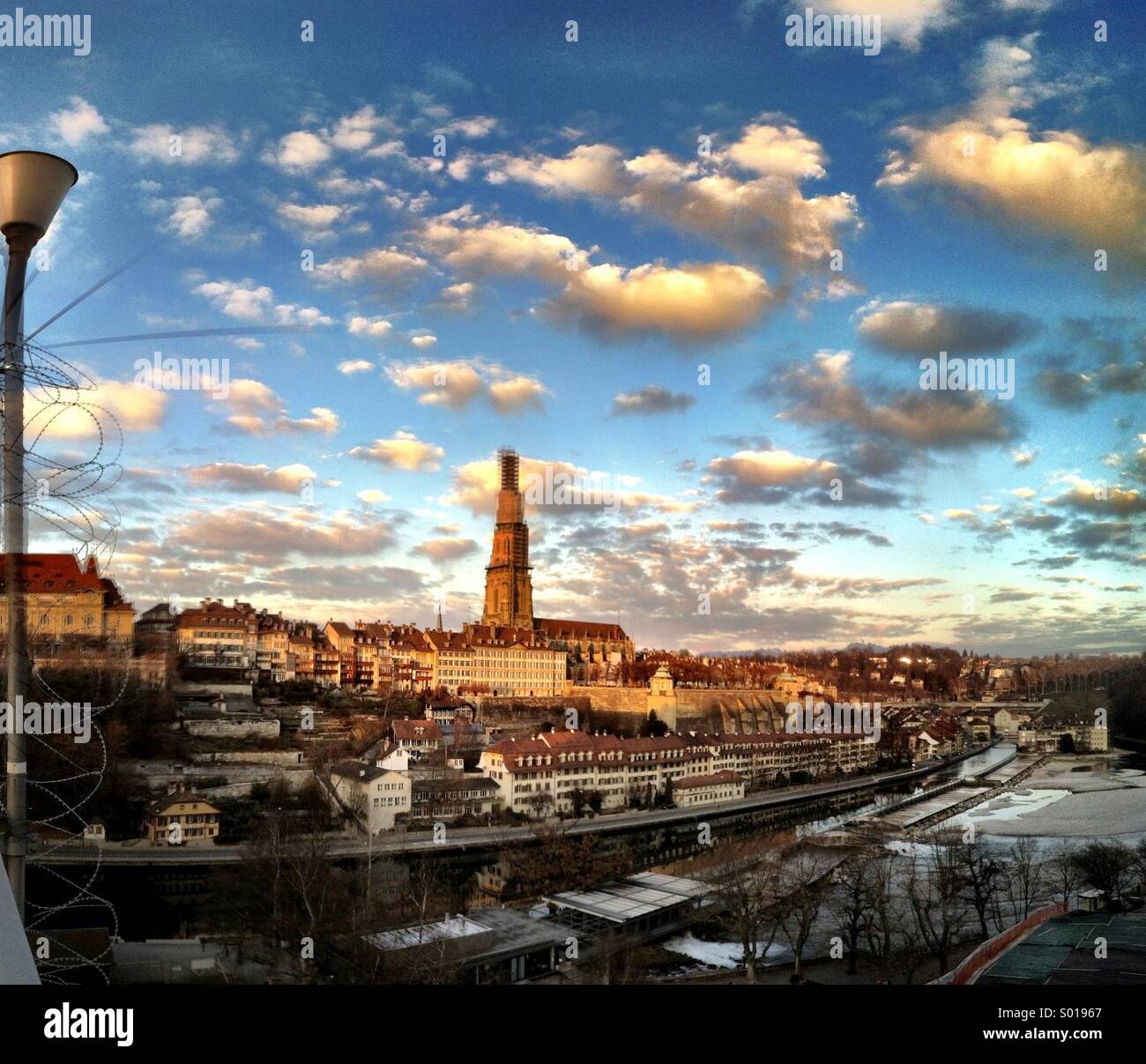 La cathédrale de Berne et Aare - Image de stock capturée avec un smartphone