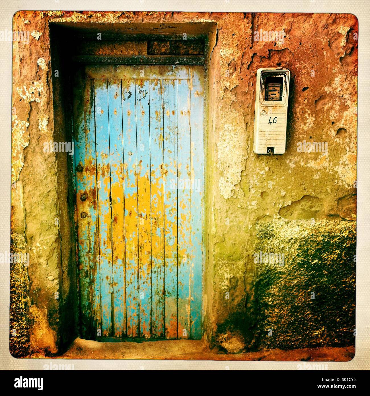 Porte colorés au Maroc. Banque D'Images