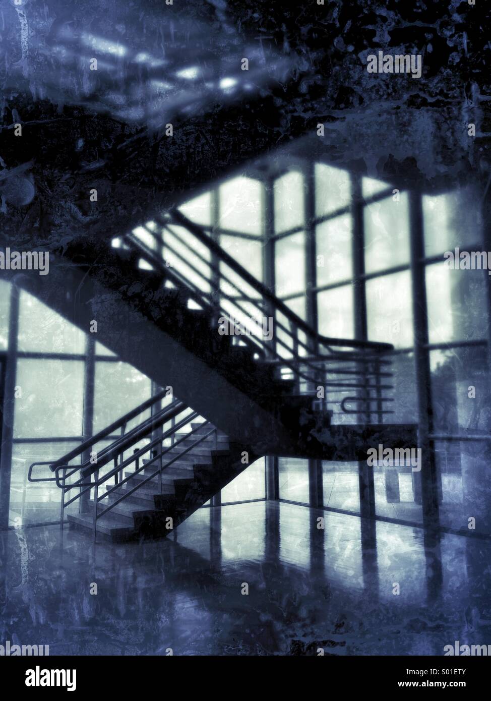 Un escalier désert Banque D'Images