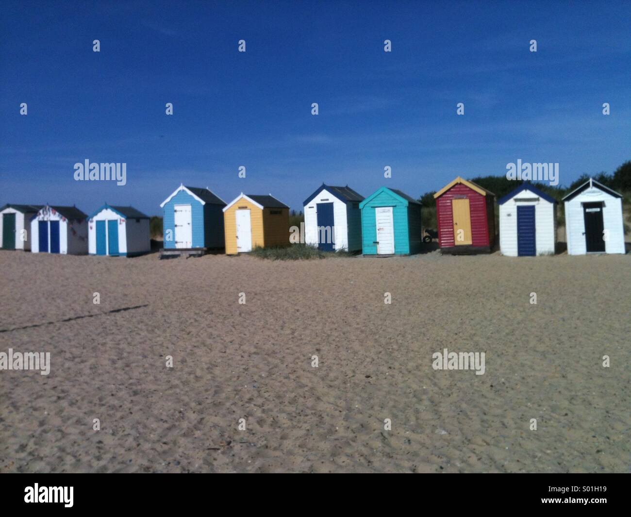 Huttes De Plage Le Long Du Bord De Mer De Felixstowe Image stock