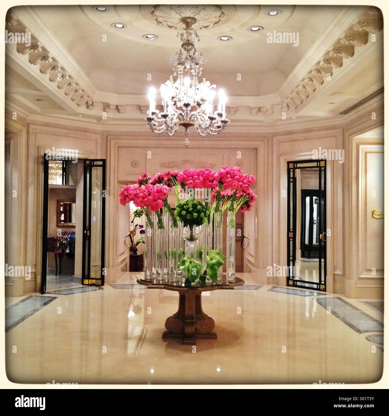Beau hall de l'hôtel du Four Seasons George V Paris Banque D'Images