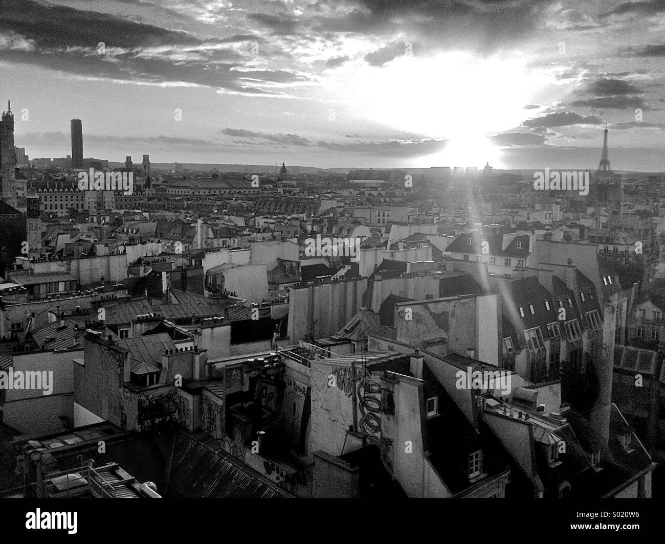 Paris au crépuscule - Image de stock capturée avec un smartphone