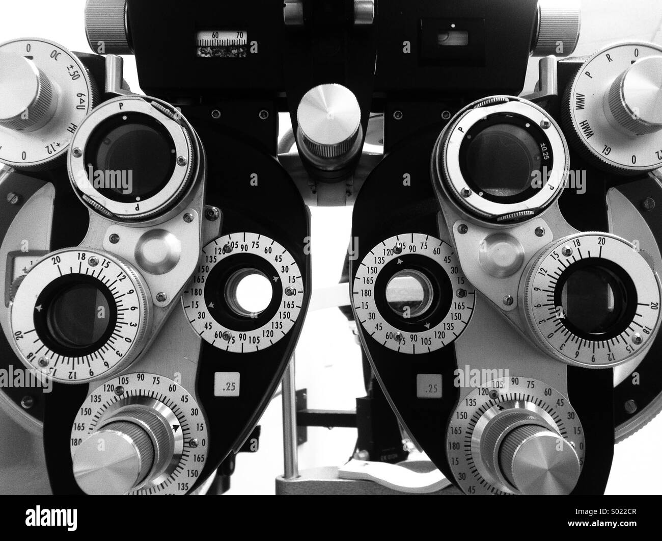L'optométriste de l'équipement pour les examens Banque D'Images