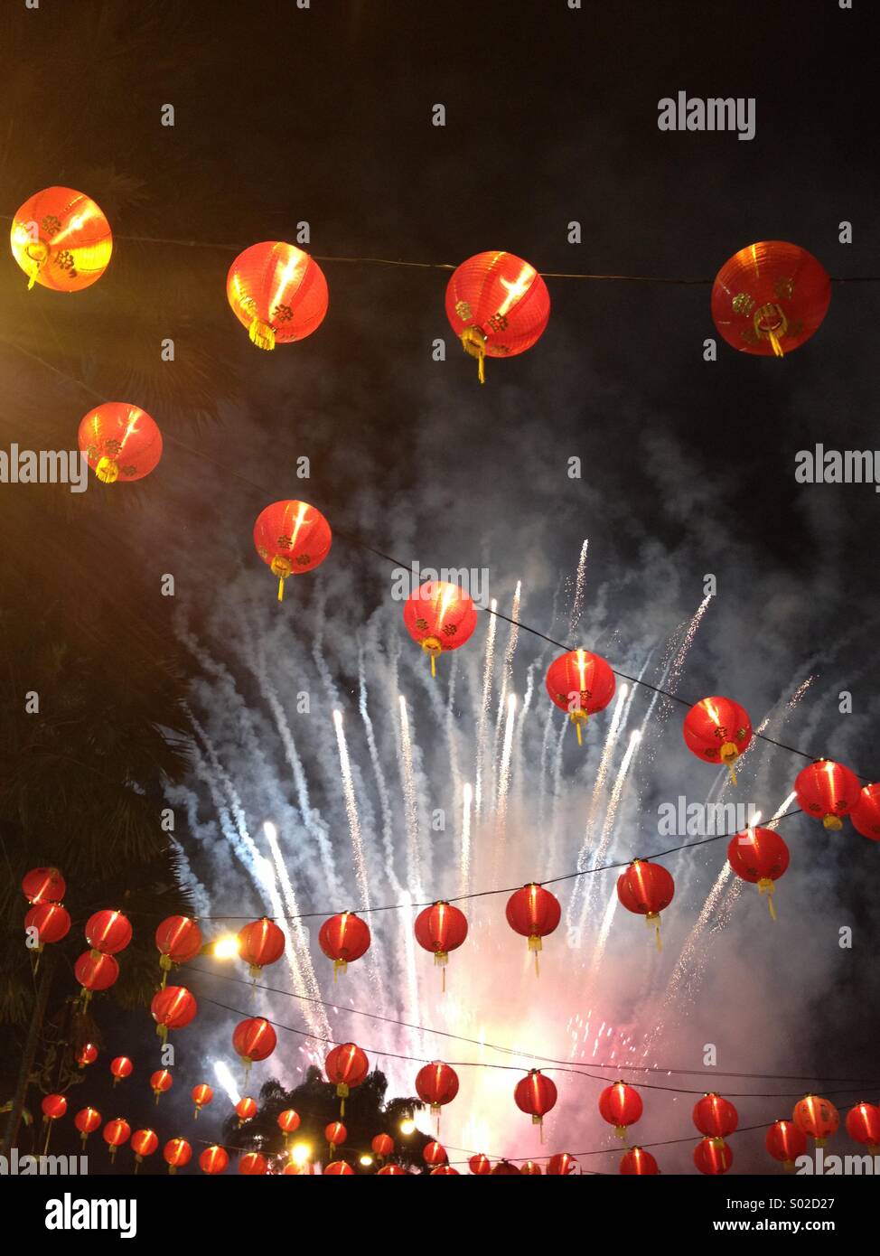 Lanternes d'artifice du Nouvel An chinois Banque D'Images