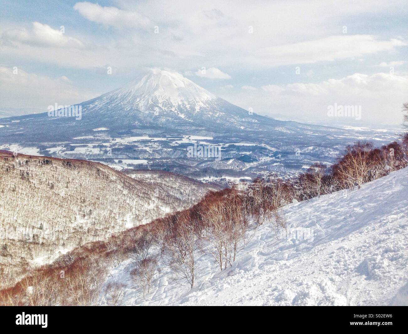 Avec l'arrière-pays Mt. Yotei. Hokkaido, Japon Banque D'Images