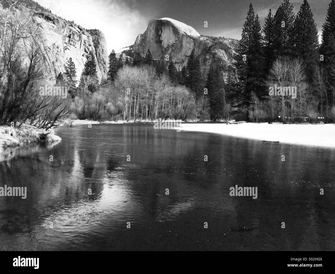 La Merced et demi dôme dans la zone de vallée de Yosemite Yosemite National Park. Banque D'Images