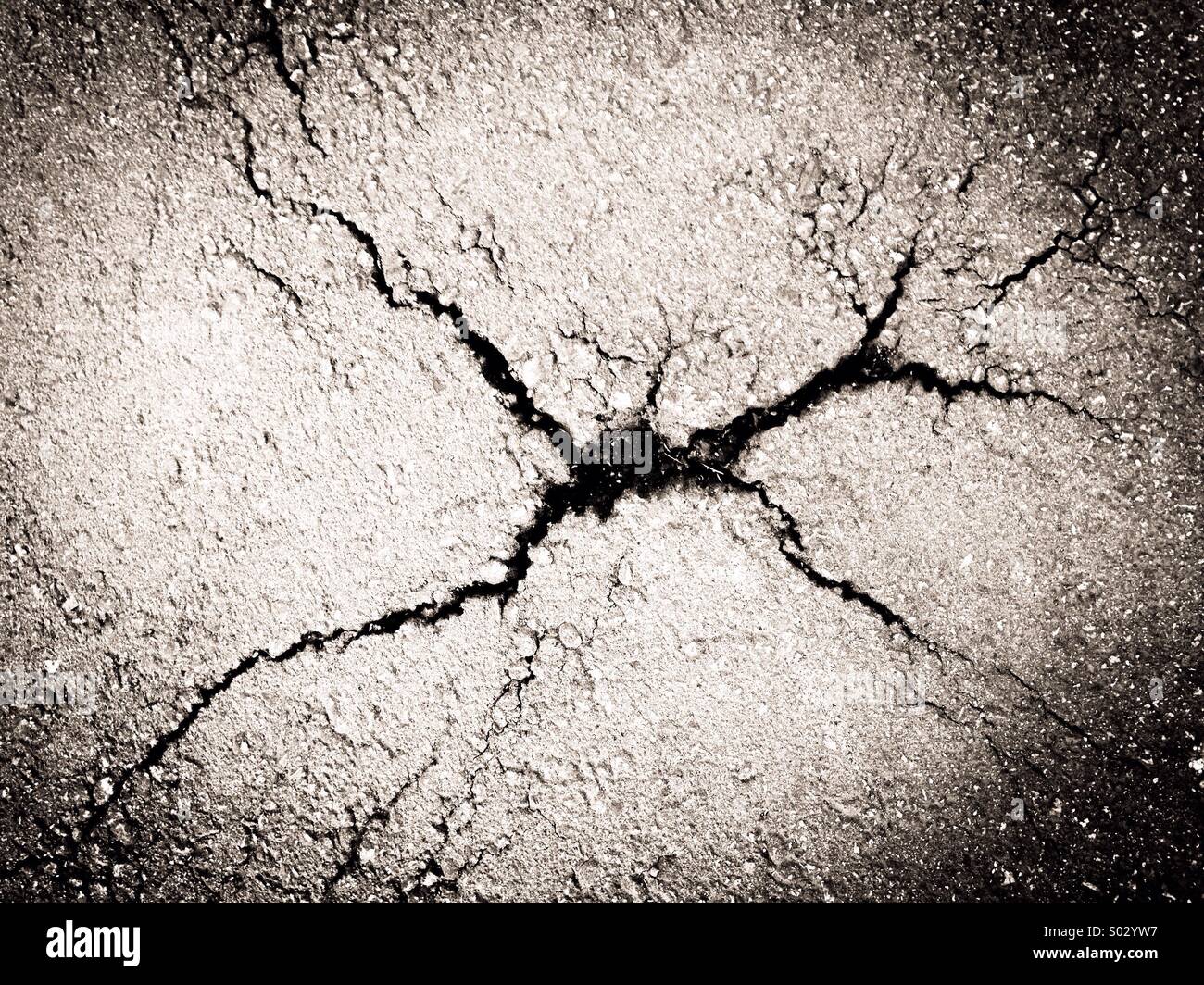 Fissure dans la chaussée - Image de stock capturée avec un smartphone