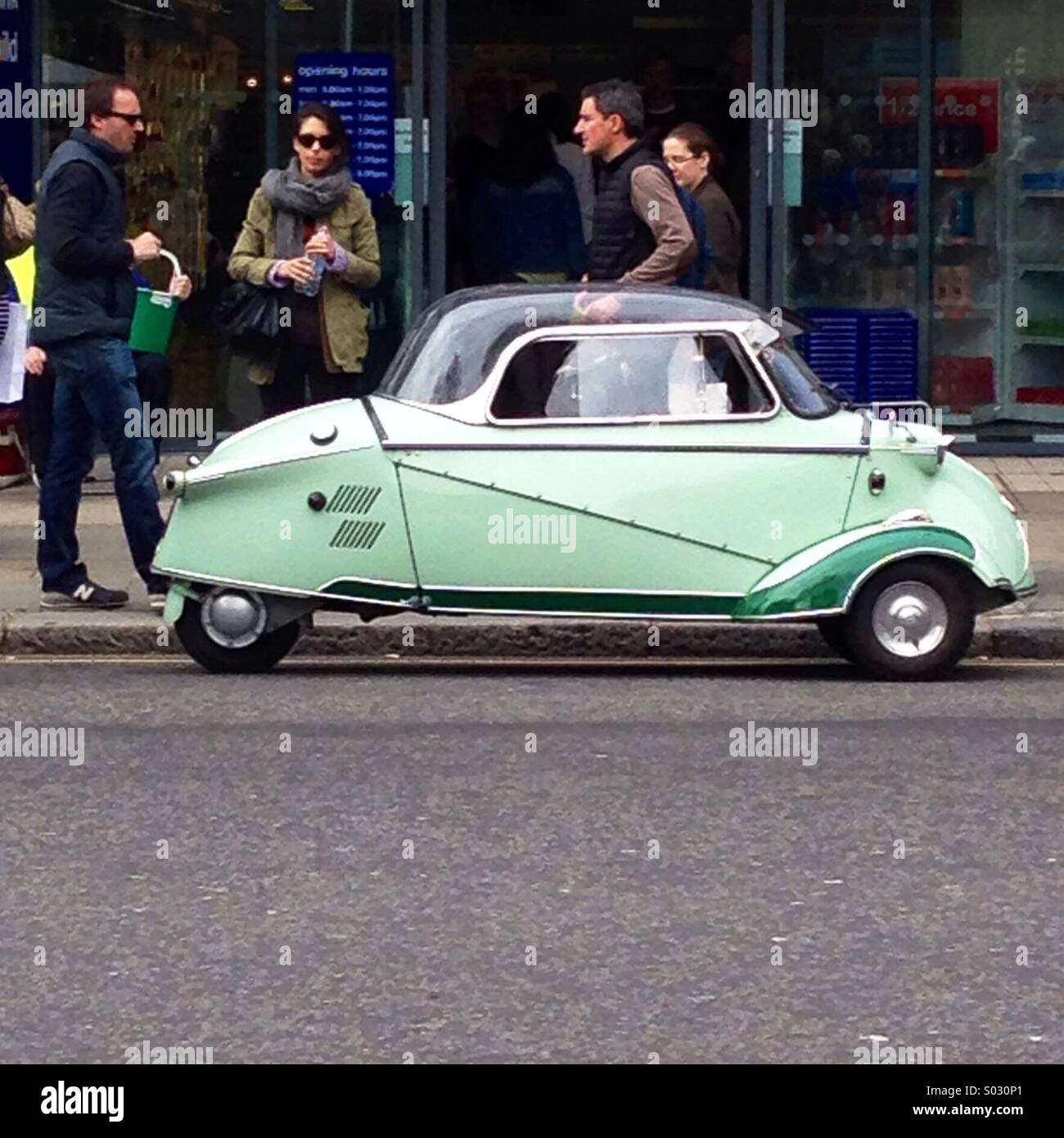 60 voiture bulle Turquoise et noir classique Banque D'Images