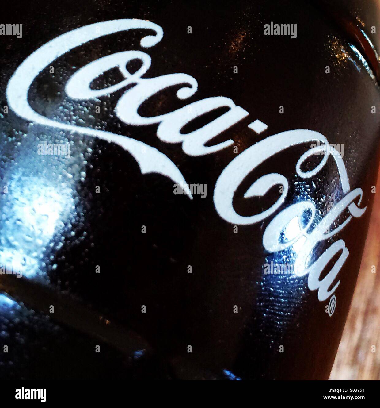 Bouteille de Coca cola de près. Banque D'Images