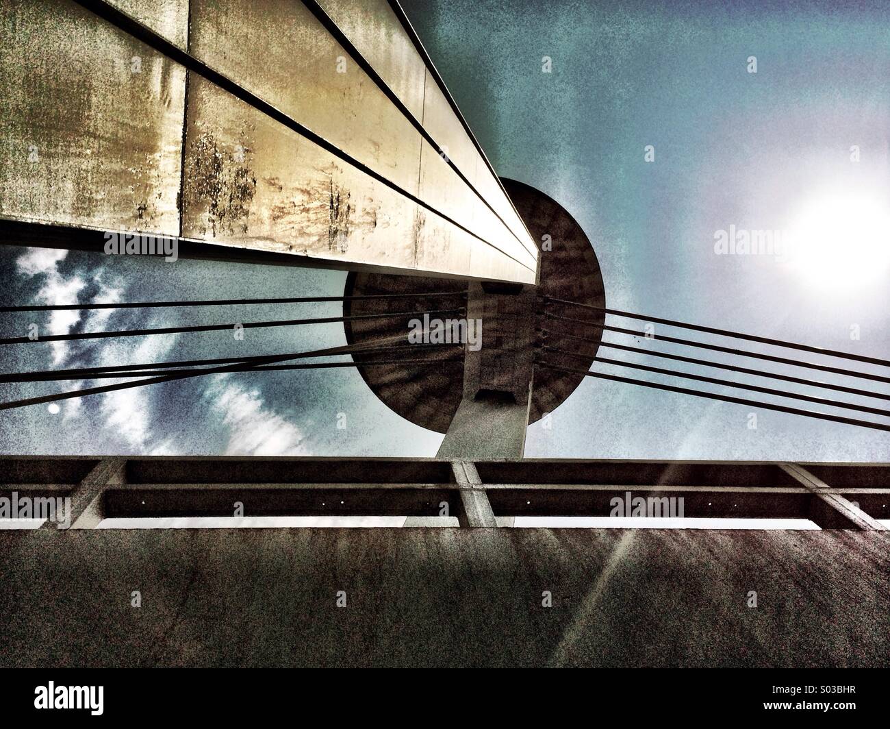 Pont d'ovnis, Bratislava - Image de stock capturée avec un smartphone