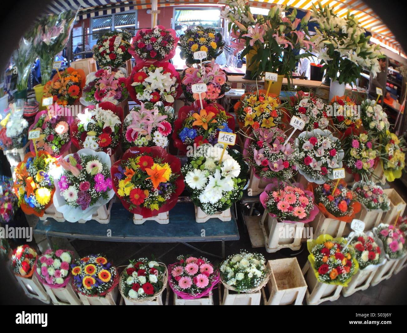 Bouquets à Nice Marché Aux Fleurs France Banque Dimages
