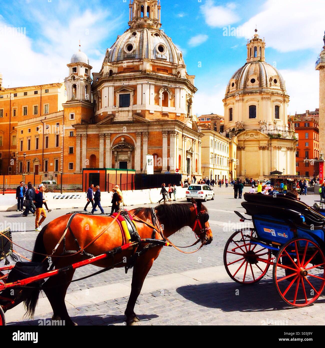 Les chevaux et voitures , la Piazza Venezia, Rome, Italie Europe Banque D'Images