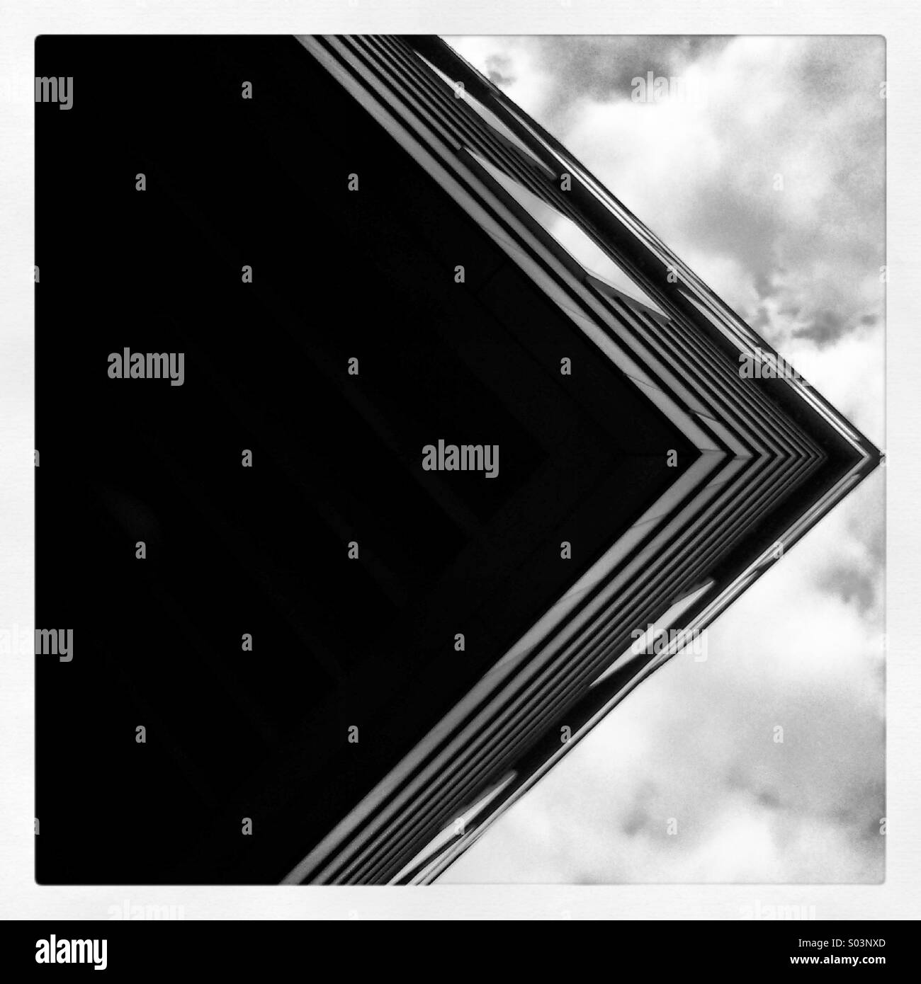 La recherche de bâtiments à - Image de stock capturée avec un smartphone