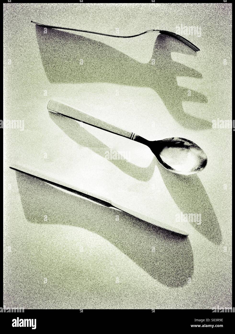 Fourchette et cuillère couteau long Casting Shadows Banque D'Images