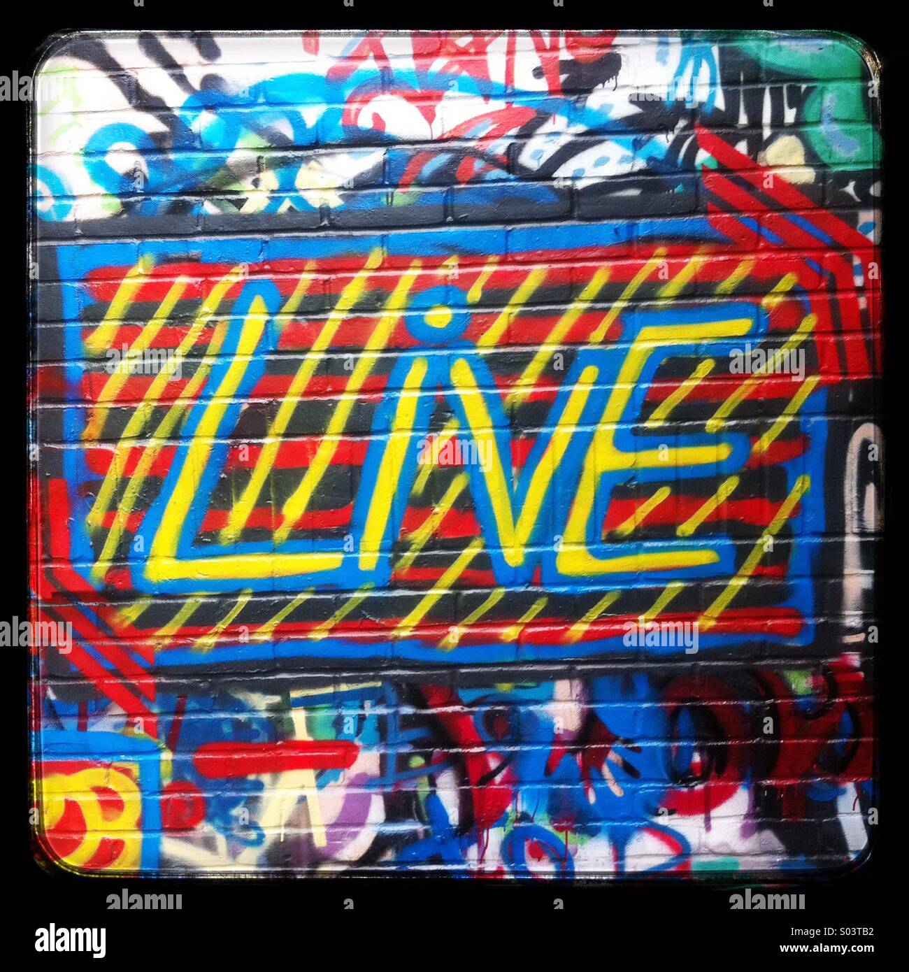 Mur peint à la bombe Graffiti en direct Banque D'Images