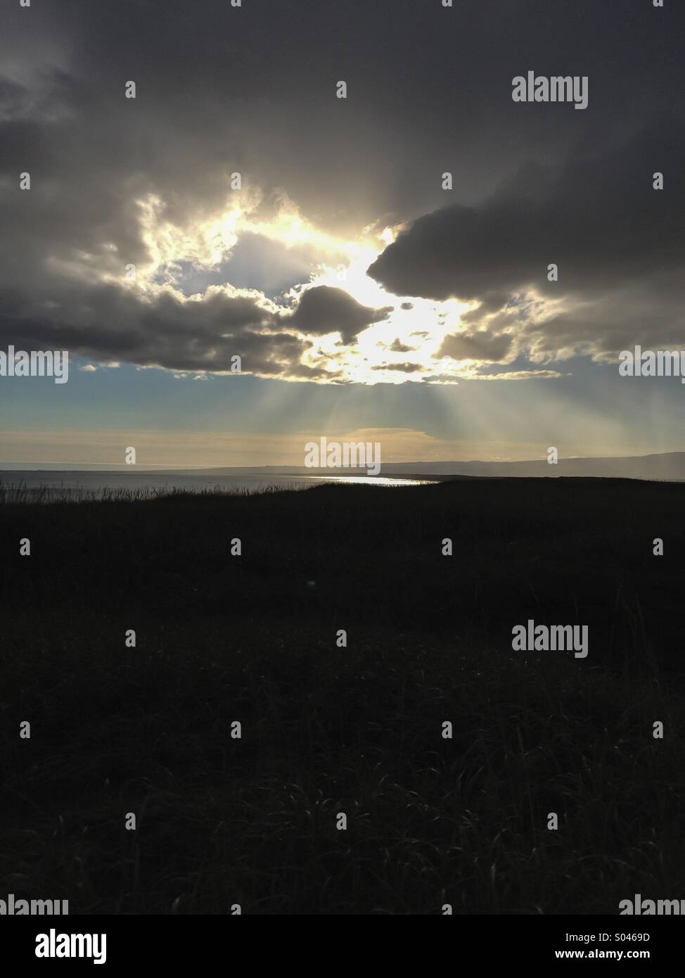 Soleil derrière un nuage, l'Islande - Image de stock capturée avec un smartphone
