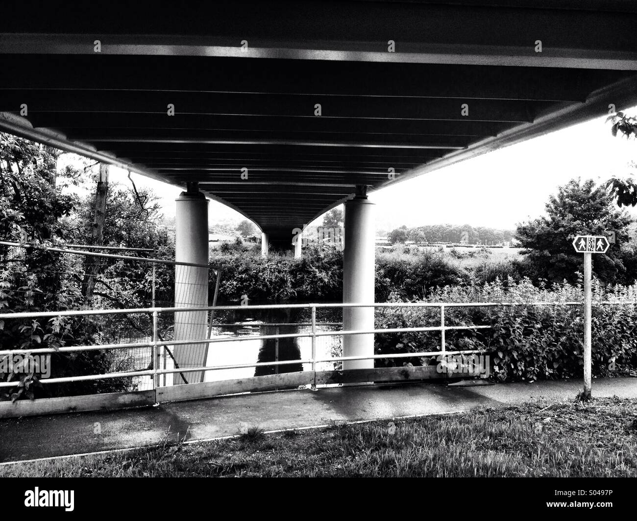 Sous le pont - Image de stock capturée avec un smartphone