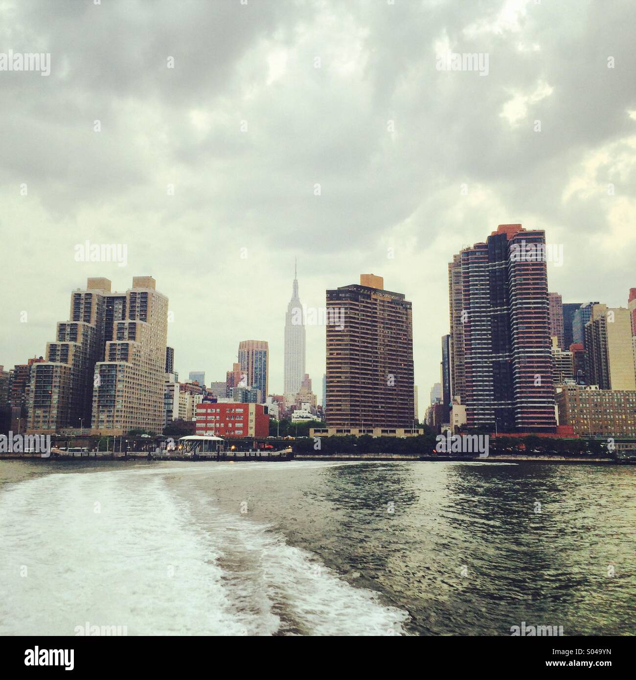 La ligne d'horizon au centre de Manhattan le 3 juin 2014. - Image de stock capturée avec un smartphone