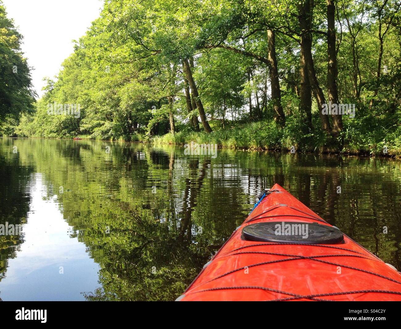 Kayak sur le canal de Finow, Brandebourg, Allemagne Banque D'Images