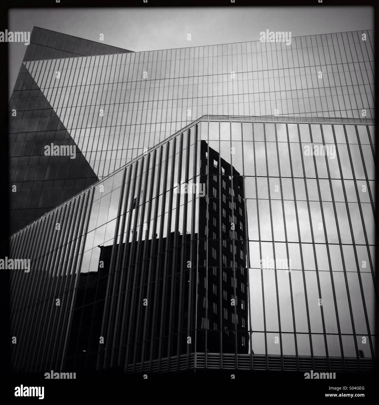 Réflexions, les immeubles de bureaux dans le centre de Manhattan - Image de stock capturée avec un smartphone