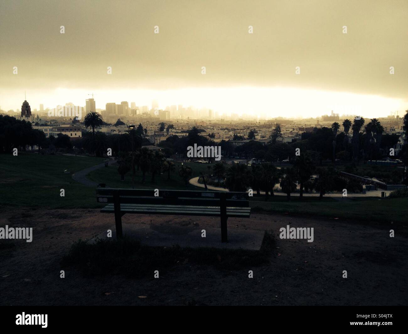 L'horizon de San Francisco de Dolores Park, Californie, USA. - Image de stock capturée avec un smartphone