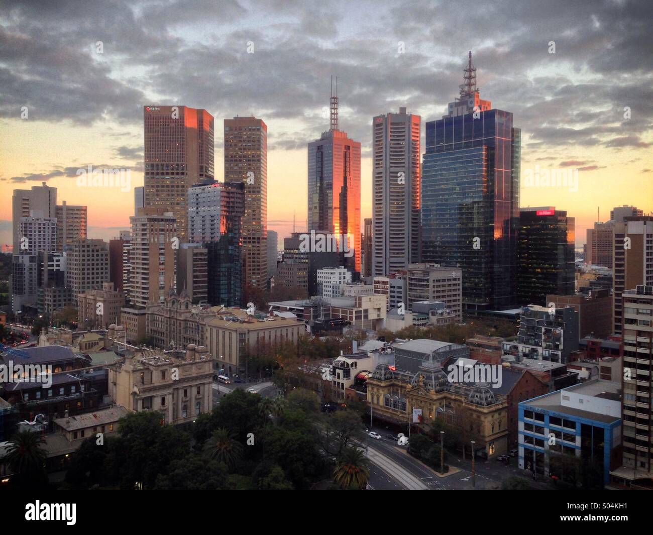 Melbourne city skyline at sunset Banque D'Images