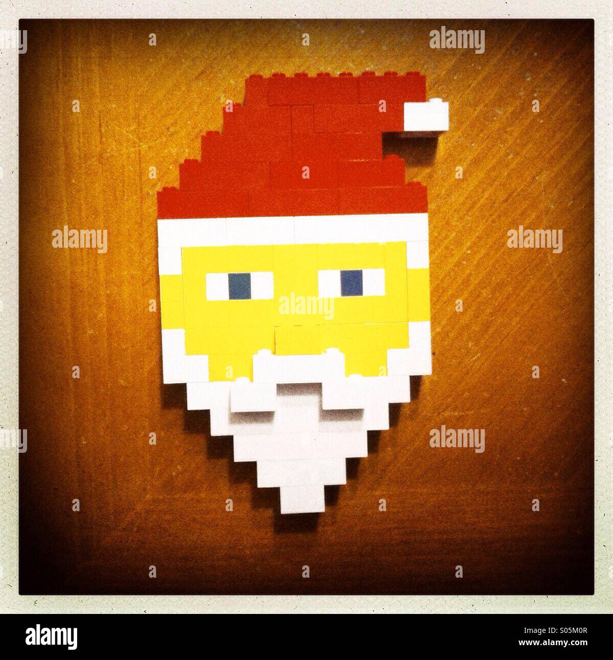 Un Noël Père Lego artwork fait par un enfant. Banque D'Images