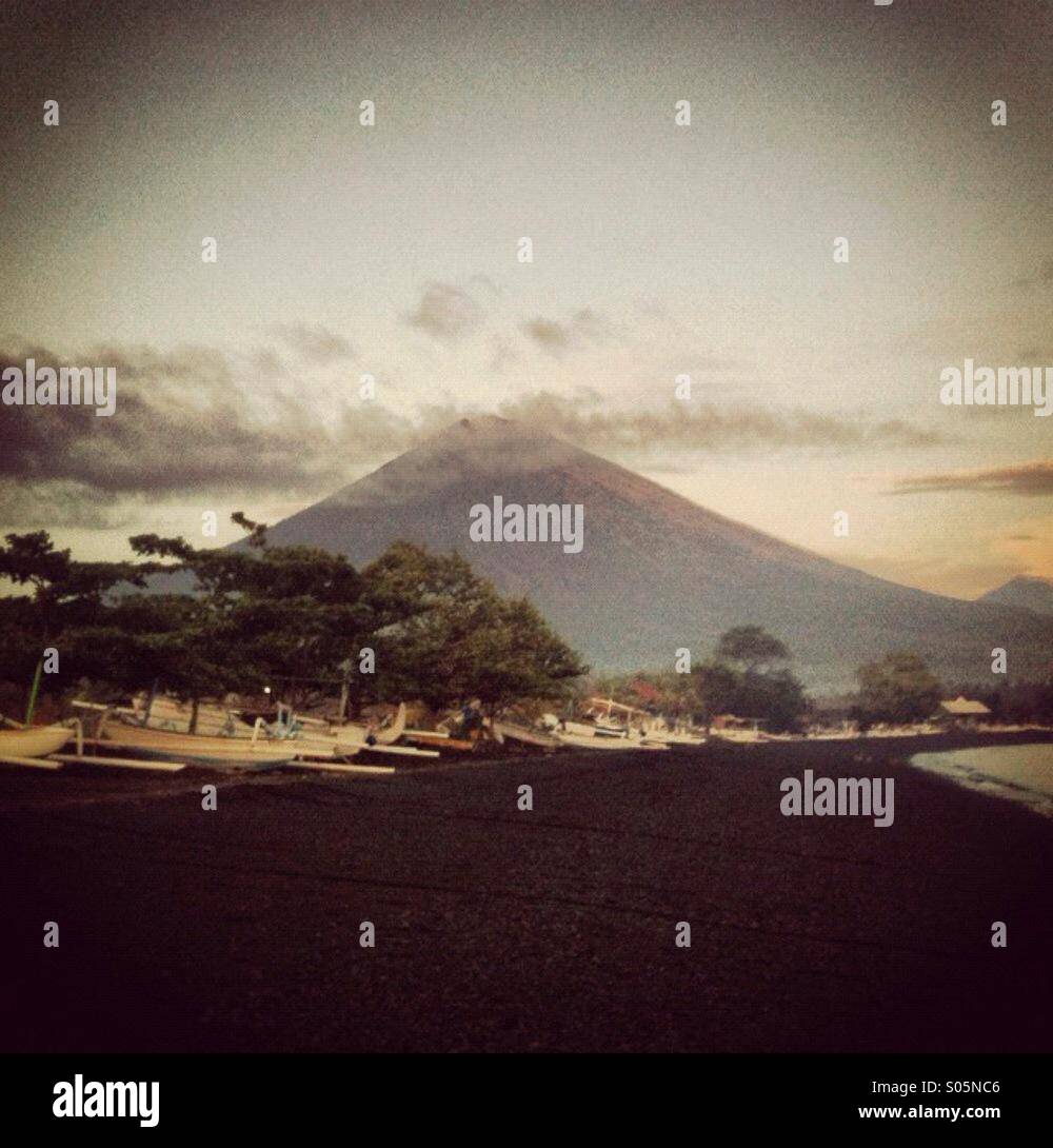 Mont Agung volcan de l'île de Bali, Indonésie - Image de stock capturée avec un smartphone