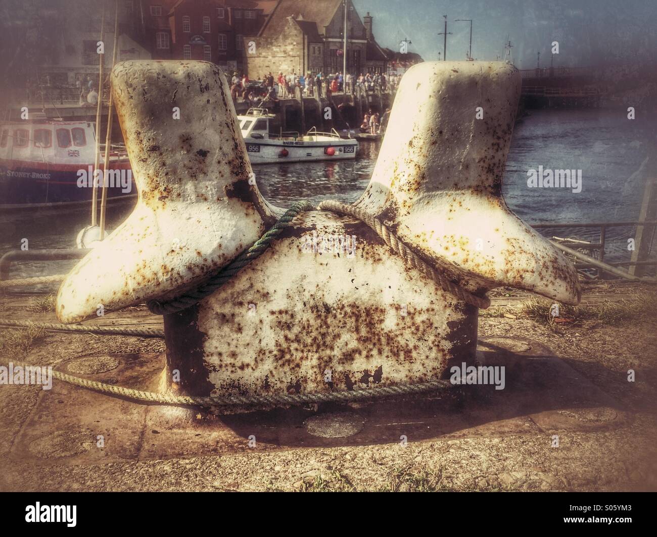 Après l'amarrage pour les navires dans le port de Whitby Banque D'Images