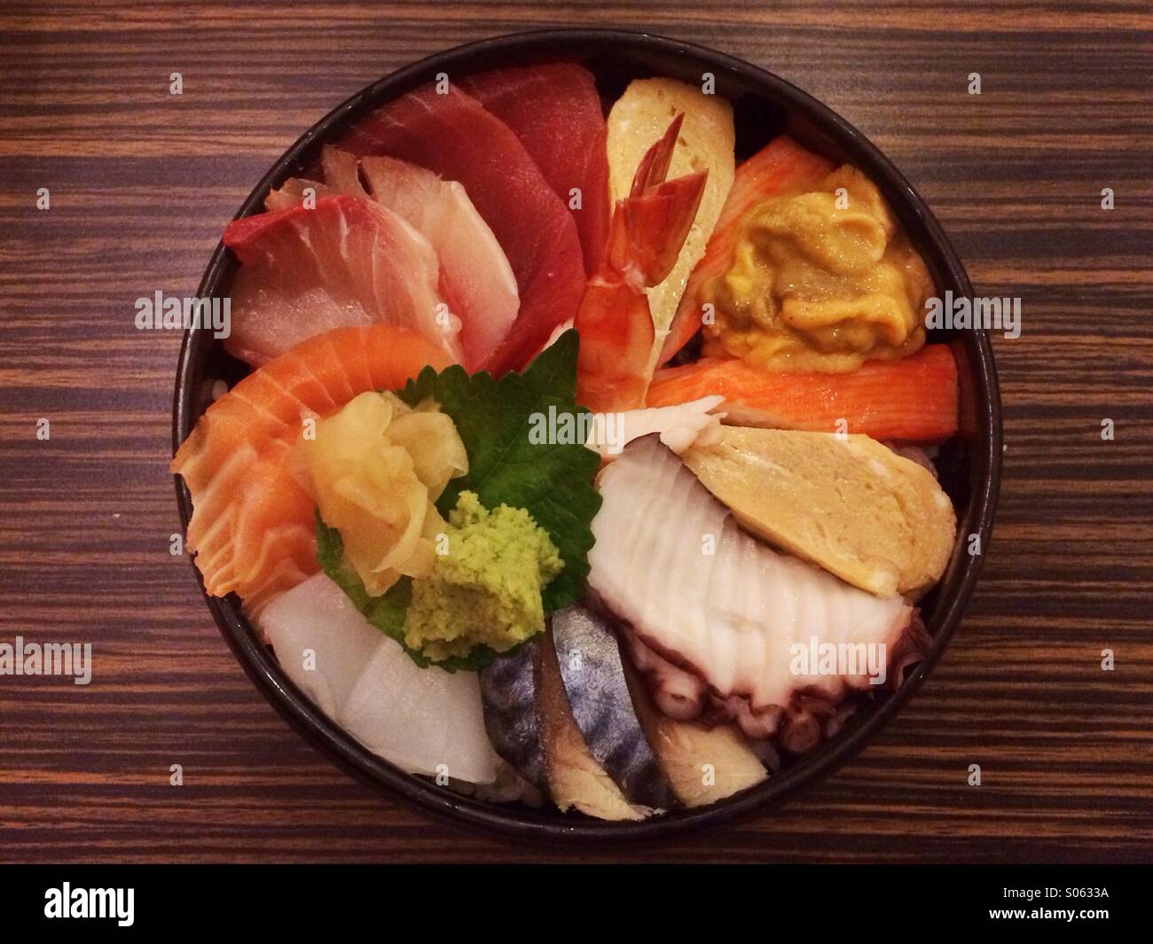 Le plat japonais coloré appelé Chirashi Don Banque D'Images