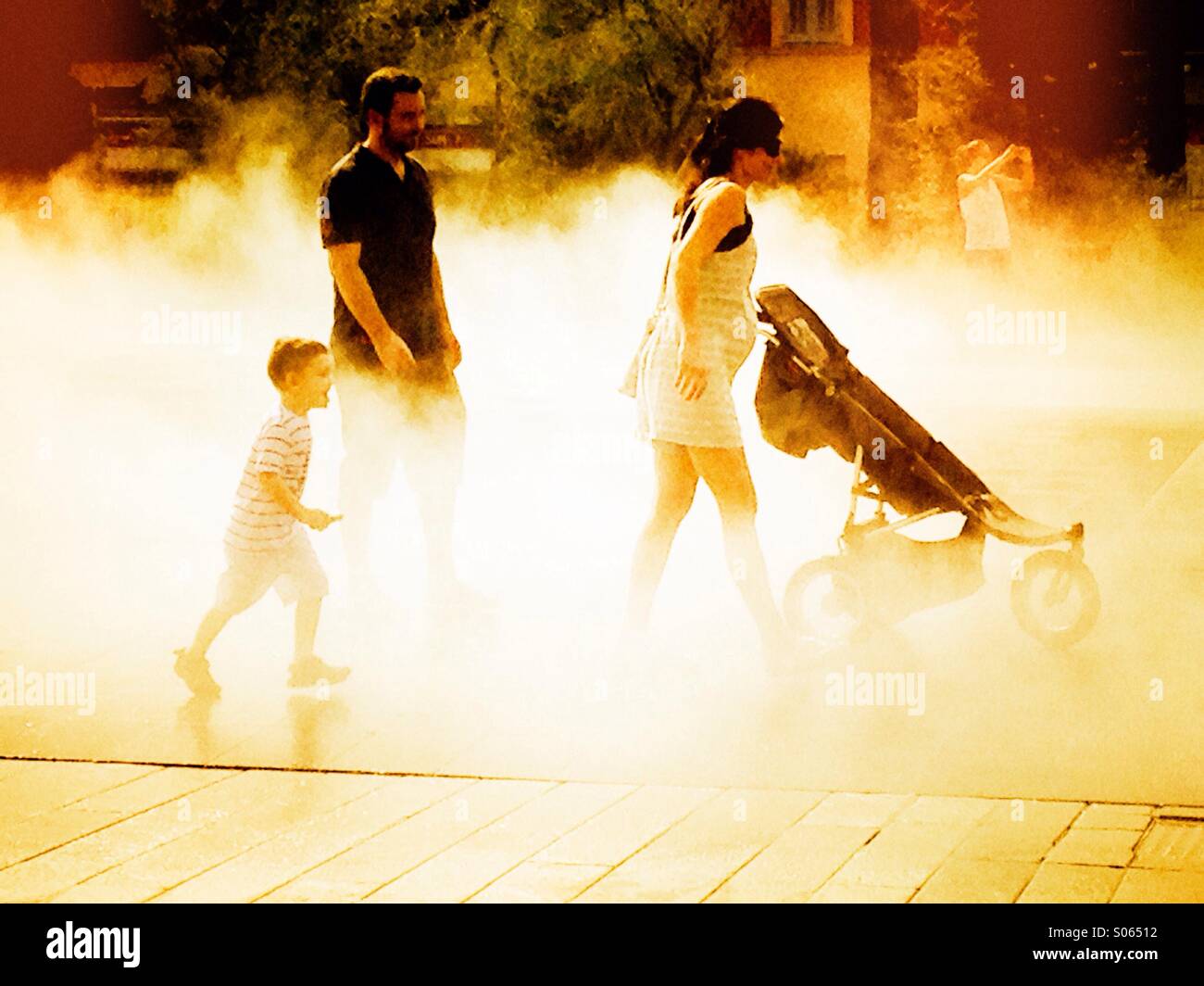 Outîng la famille à travers la brume - Image de stock capturée avec un smartphone