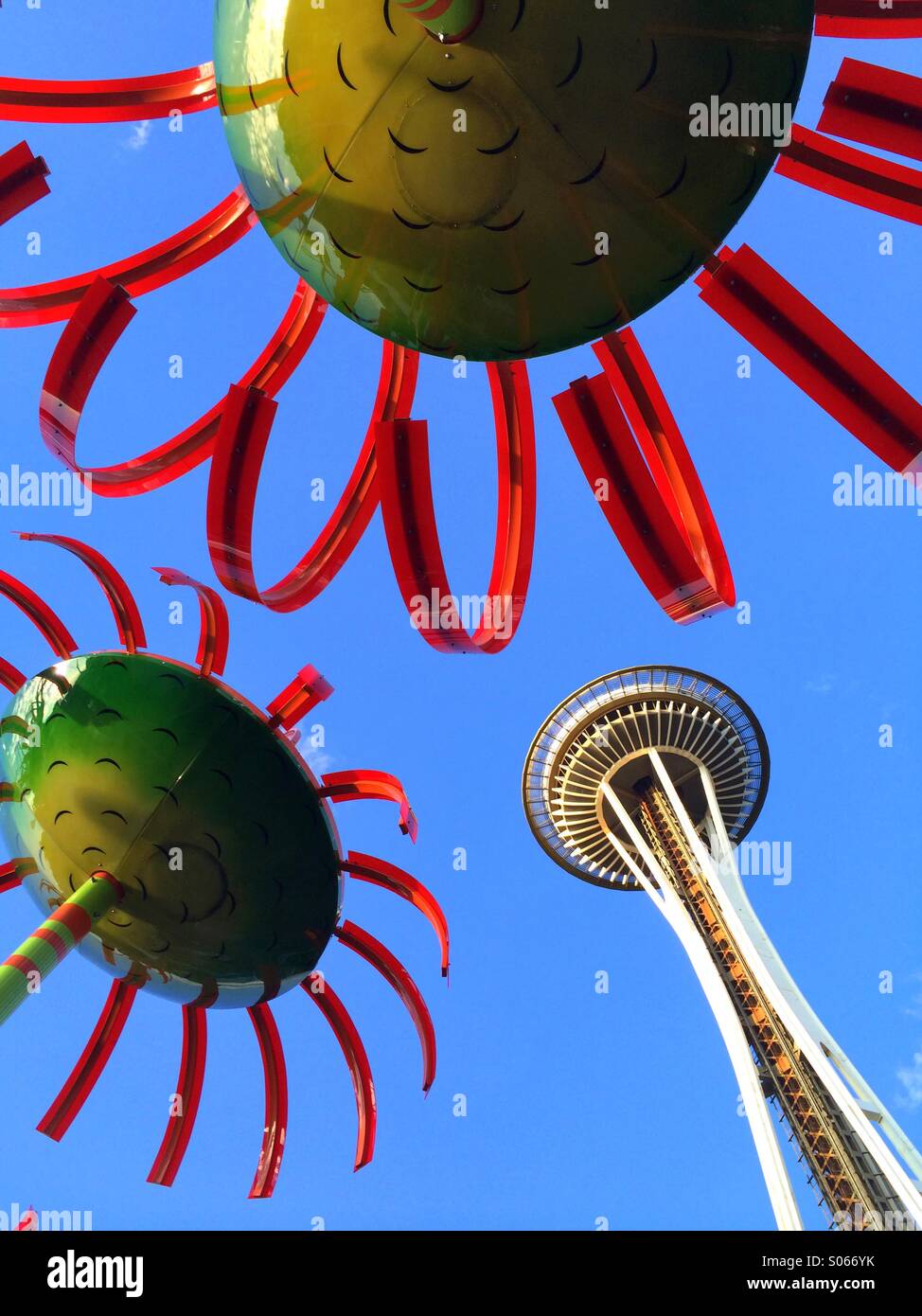 Space Needle, 'Sonic Boom' sculpture, Seattle Center, Seattle, Washington Banque D'Images