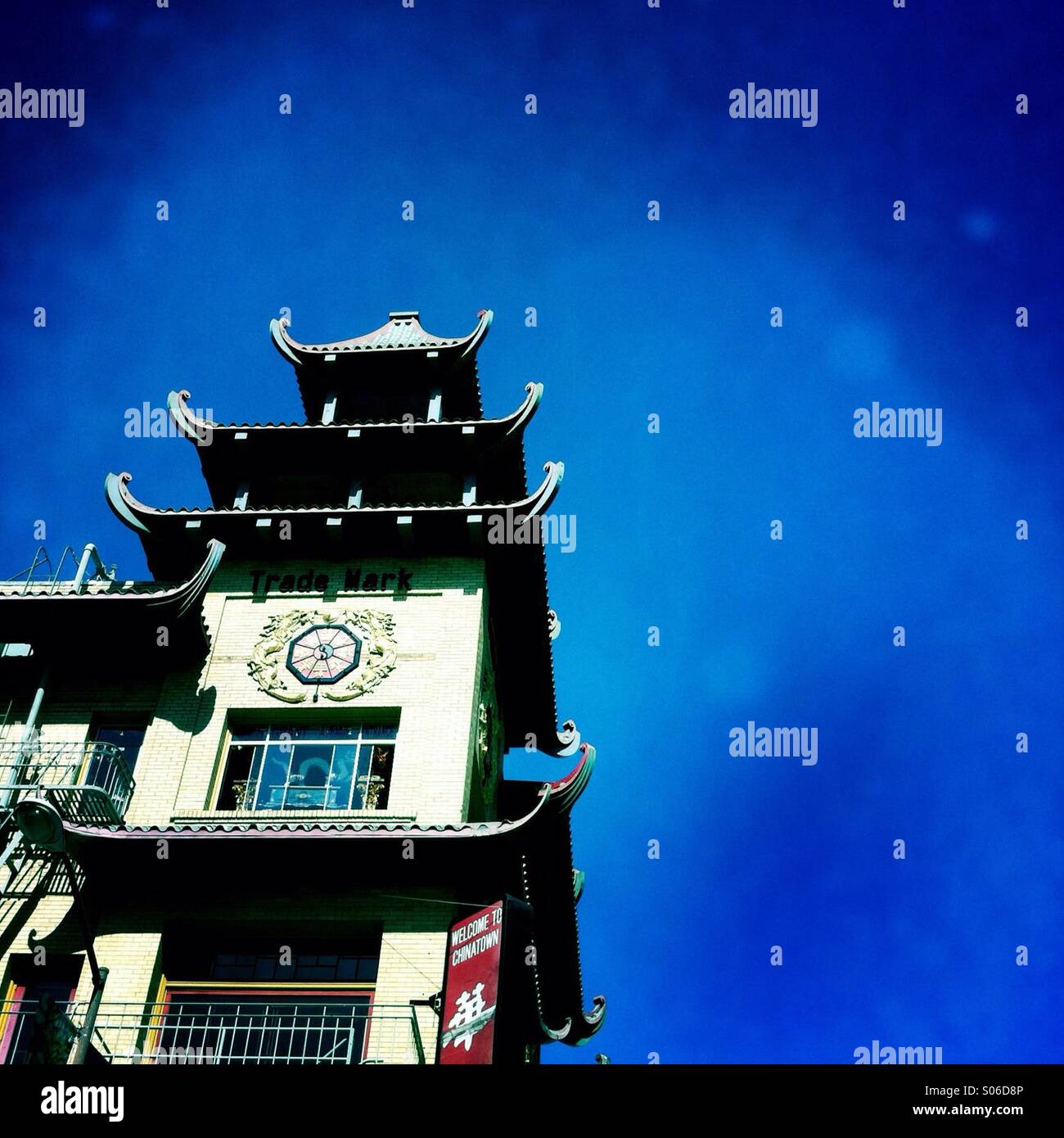 Un bâtiment de China Town. San Francisco California USA. - Image de stock capturée avec un smartphone