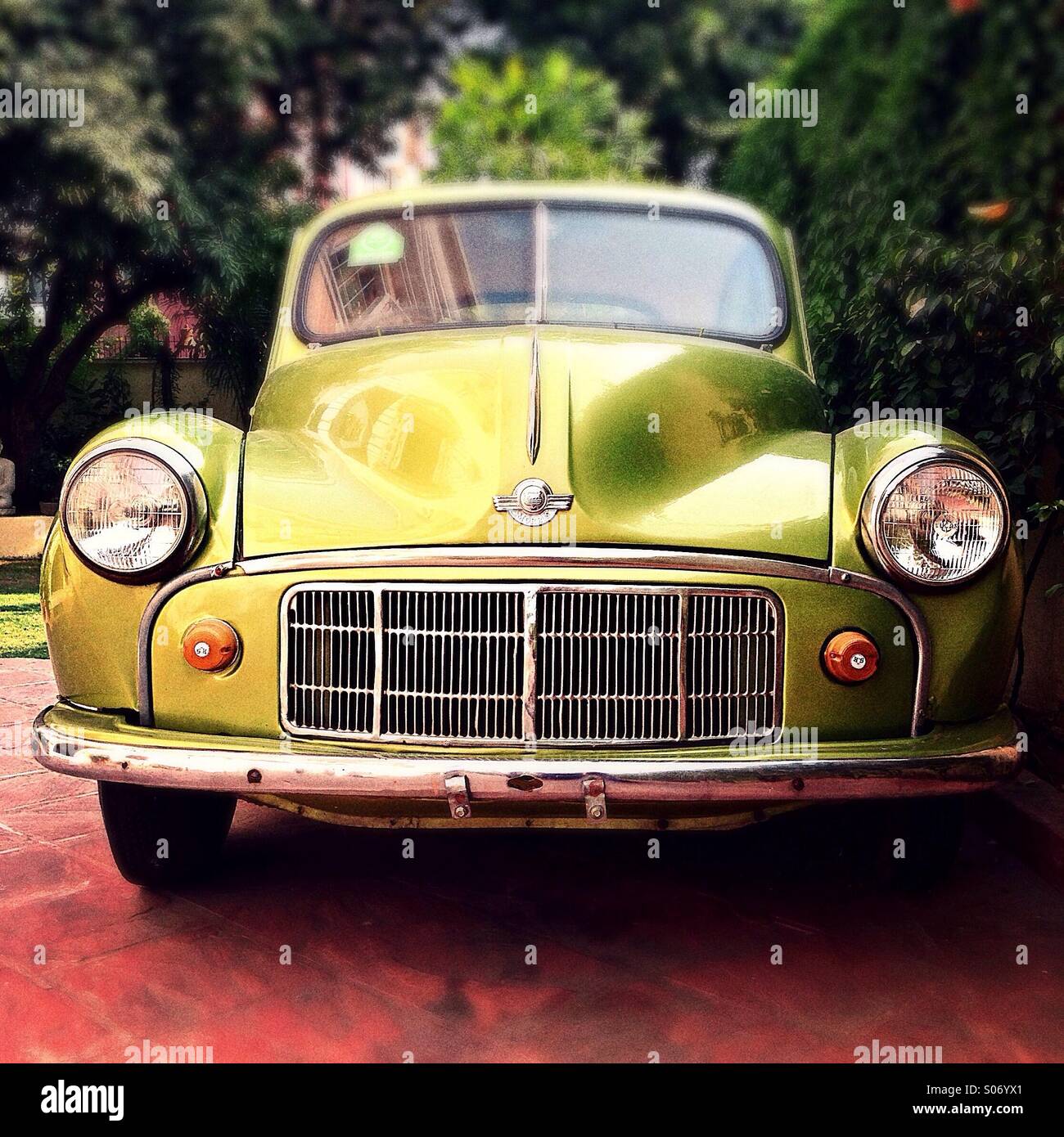 Green vintage car Banque D'Images