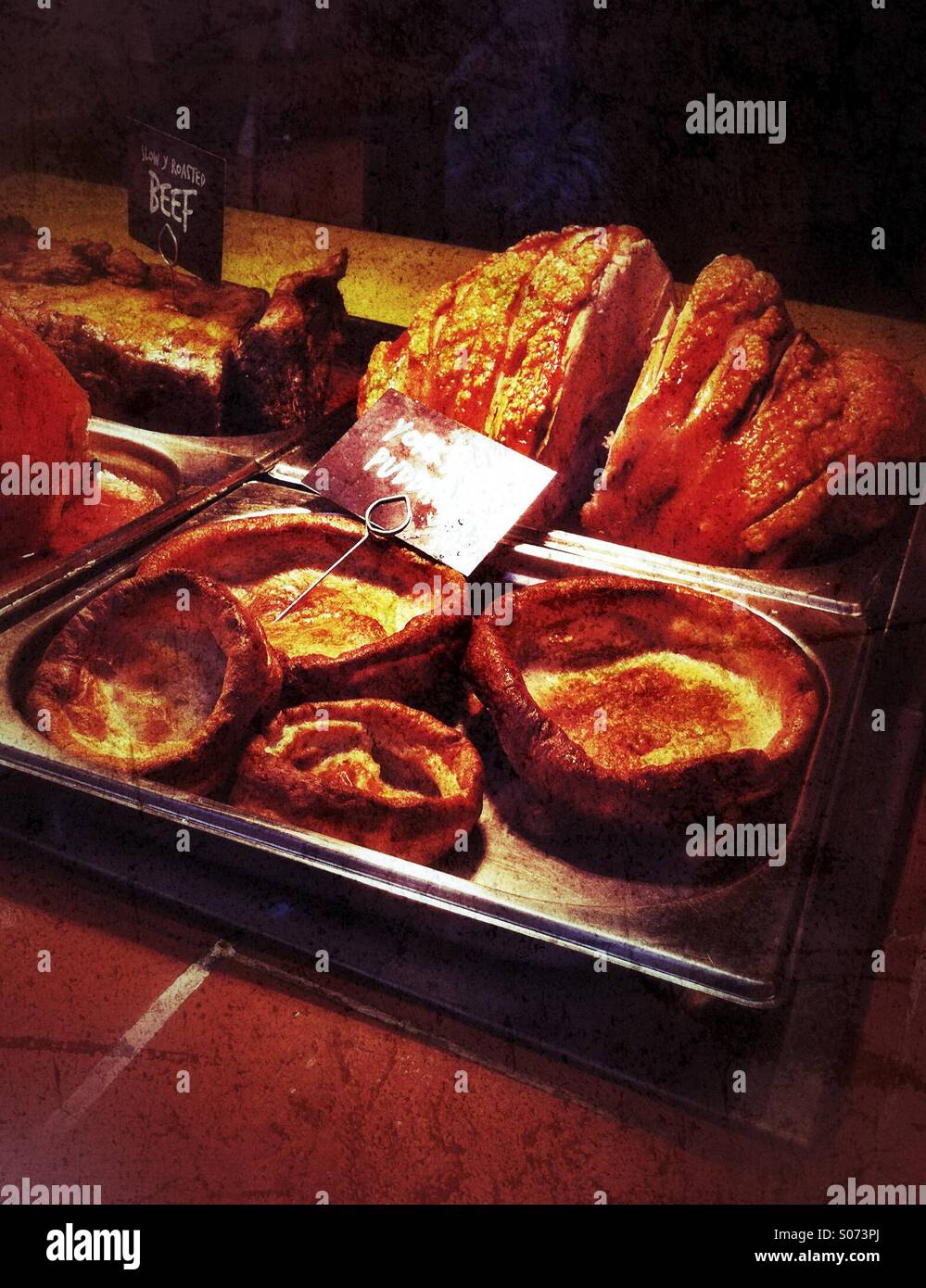 Yorkshire puddings dans une vitrine York North Yorkshire England UK - Image de stock capturée avec un smartphone