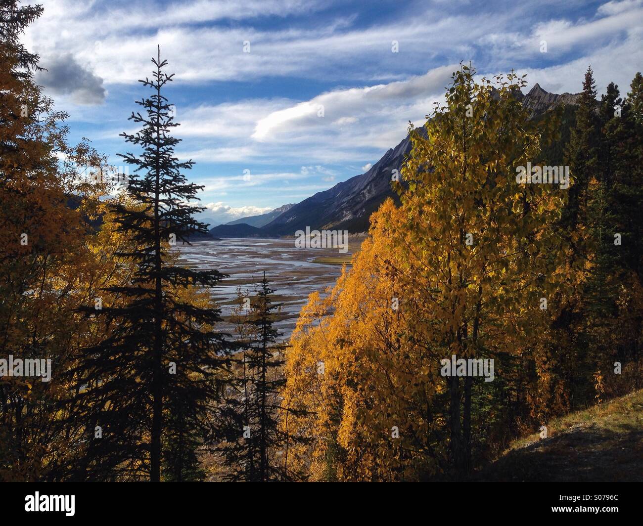 Le lac Medicine, Jasper NP Banque D'Images