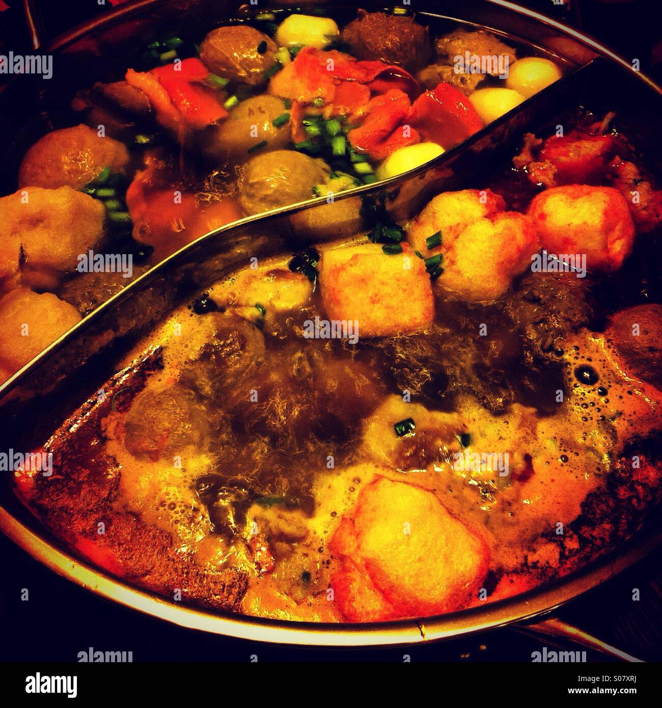 Les chinois plat est bouillante - Image de stock capturée avec un smartphone