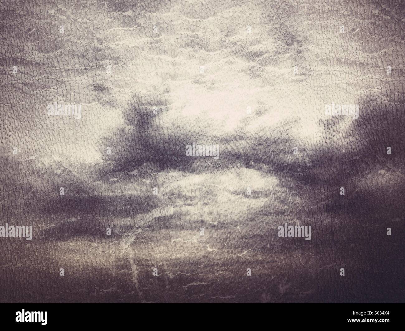 Ciel gris foncé furieux - modèle gris - Image de stock capturée avec un smartphone