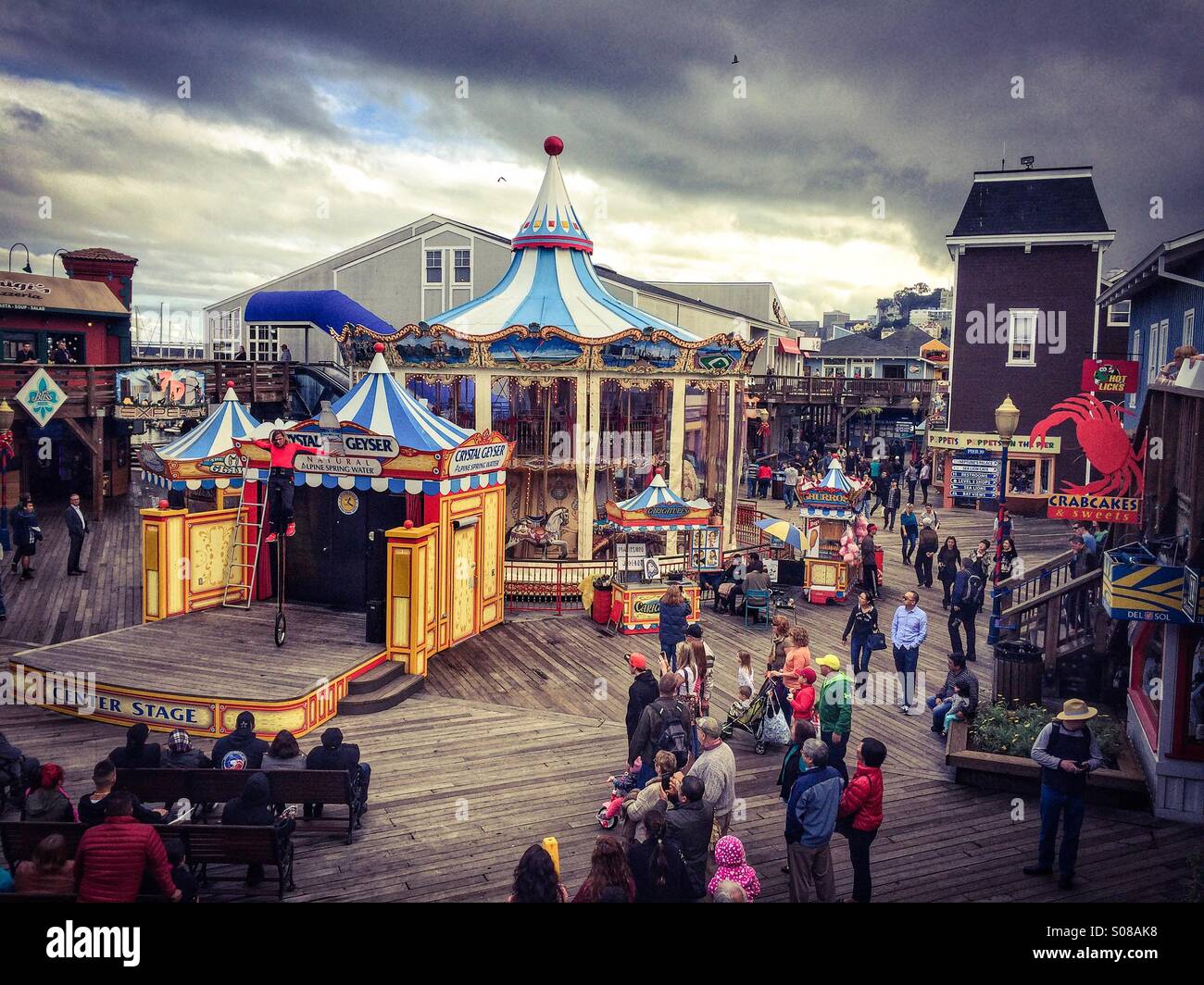 La rue au Pier 39, San Francisco, California, USA - Image de stock capturée avec un smartphone