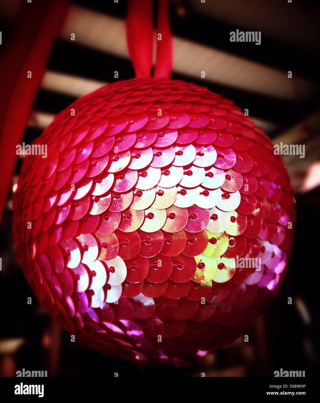 Paillette rose décoration babiole de Noël - Image de stock capturée avec un smartphone