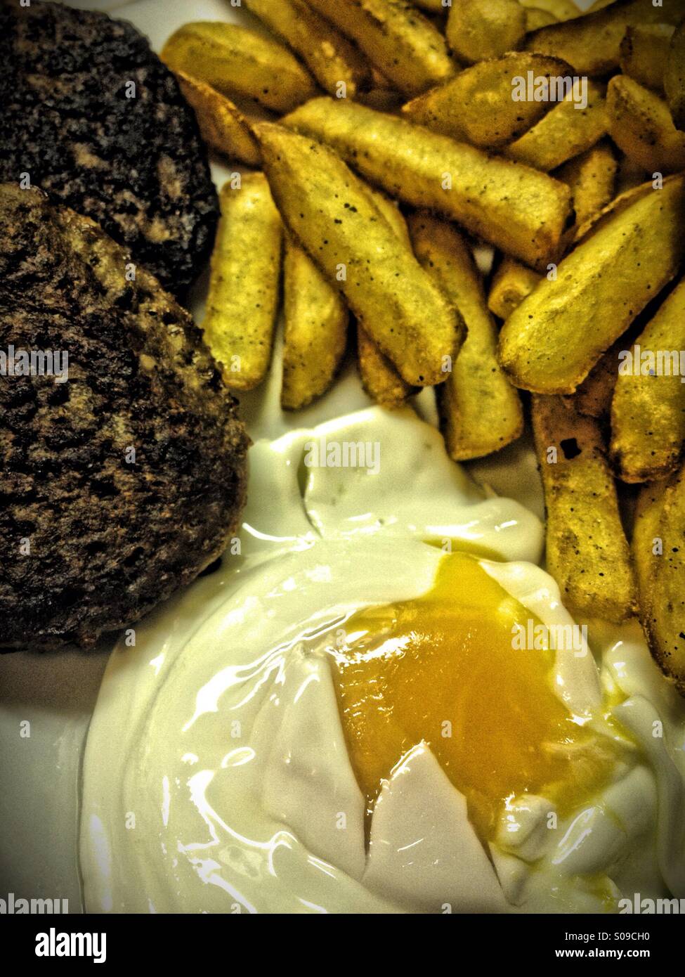 Oeufs, chips et hamburgers - Image de stock capturée avec un smartphone