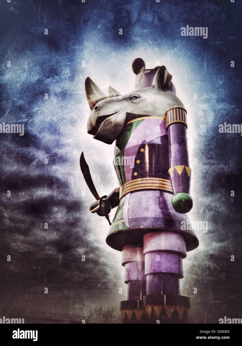 Un soldat Casse-noisette rhinocéros prêt pour l'action. - Image de stock capturée avec un smartphone