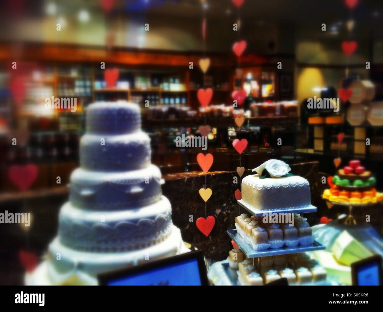 Gâteaux de mariage en vitrine York North Yorkshire England UK Banque D'Images