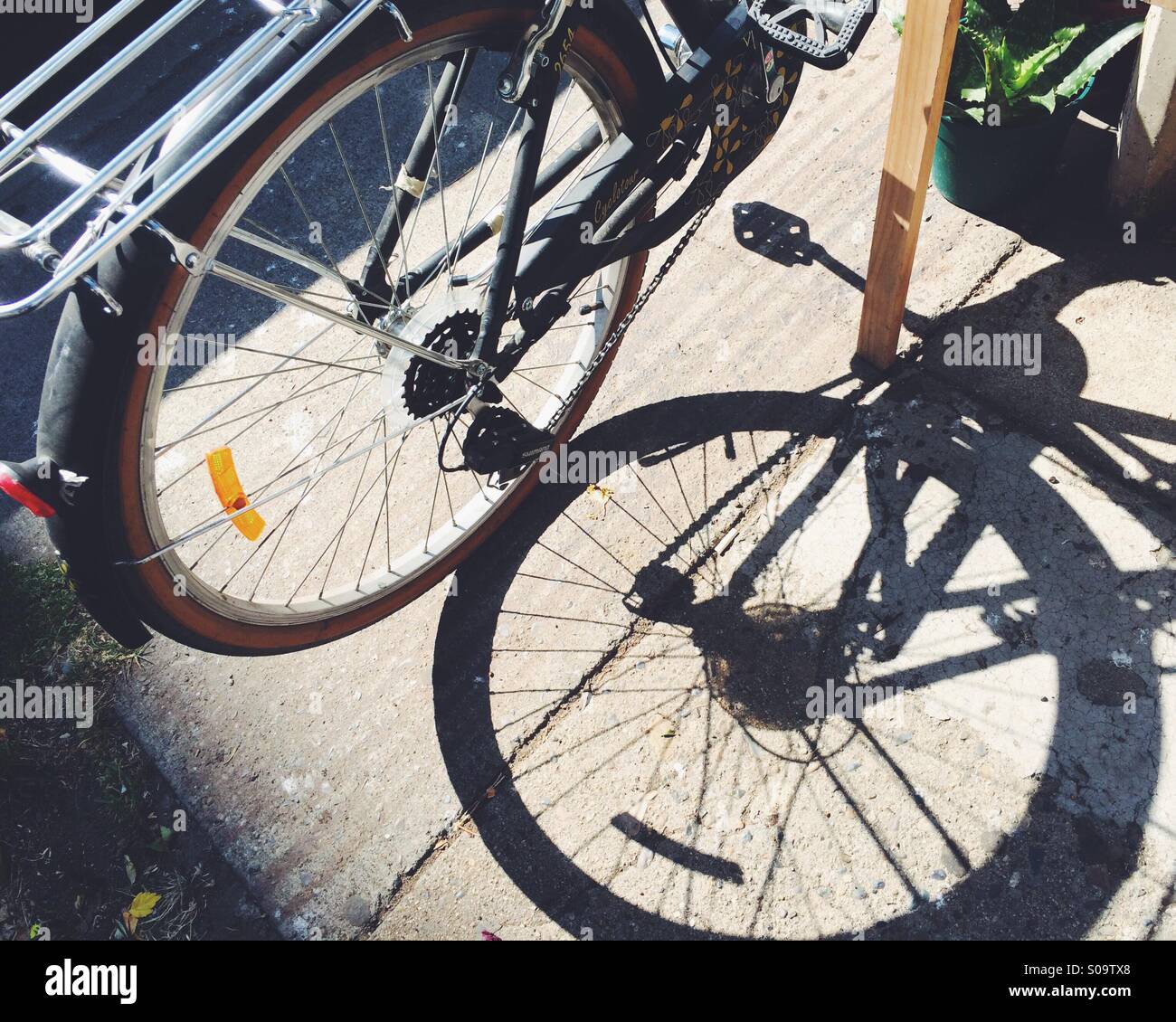 Roue de vélo et l'ombre Banque D'Images