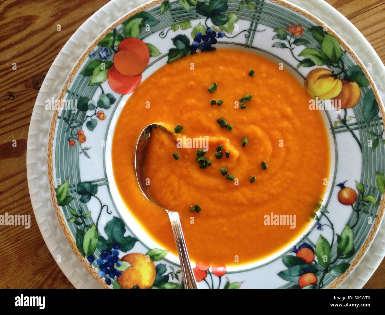 Soupe de carottes orange - Image de stock capturée avec un smartphone