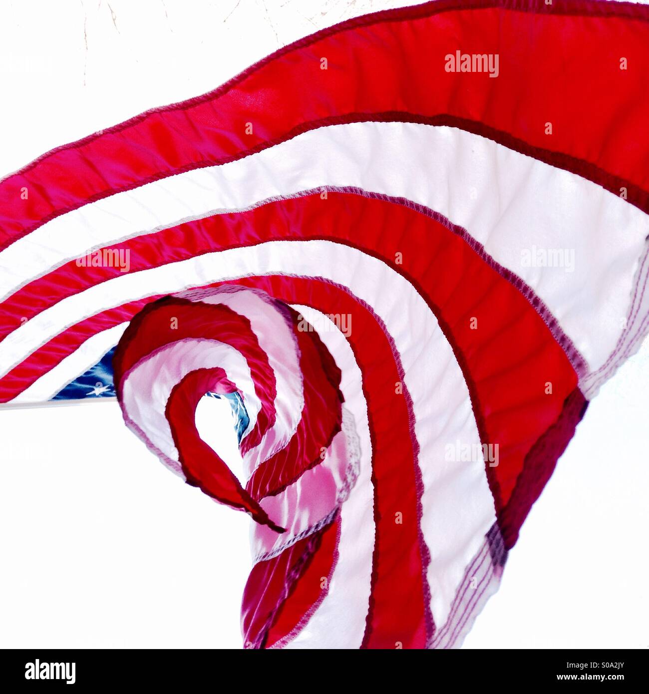 Curling drapeau américain dans le vent. - Image de stock capturée avec un smartphone