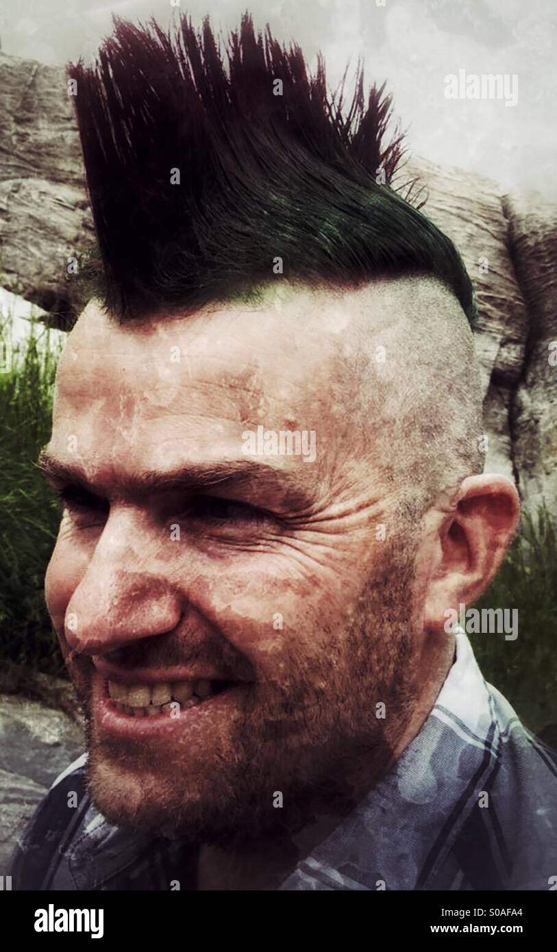 Homme avec une coiffure mohican Banque de photographies et d’images à — free download