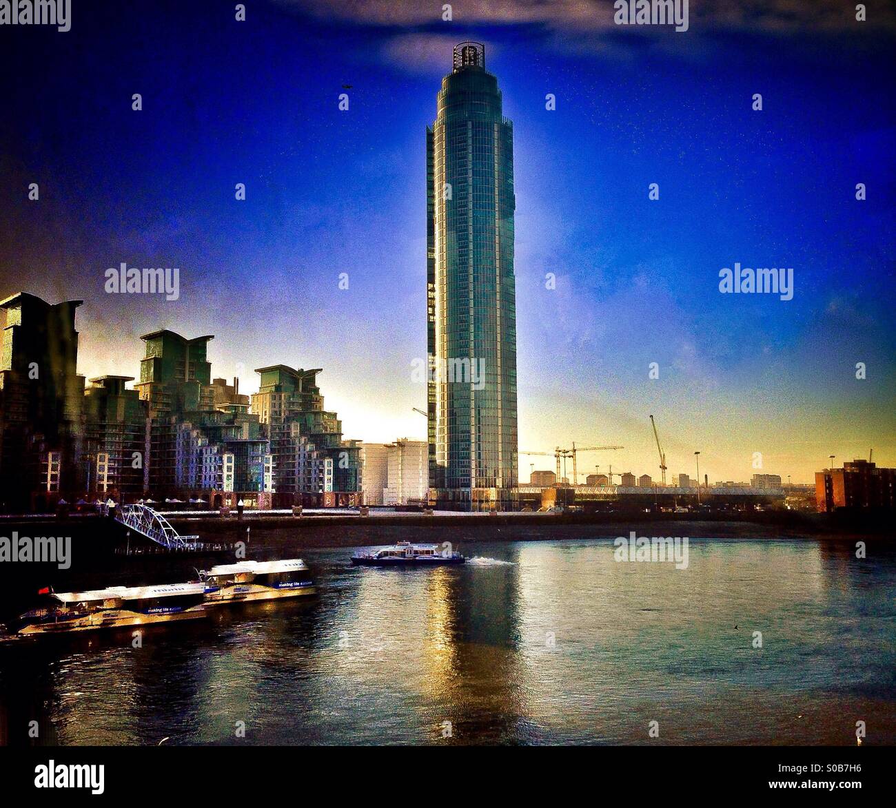 St George's Wharf Vauxhall - Image de stock capturée avec un smartphone