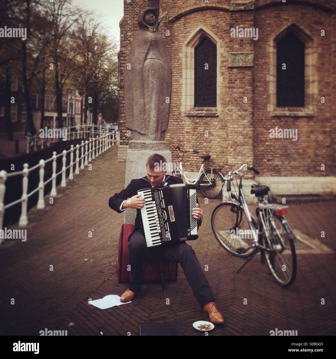 Musique de rue à Delft. Banque D'Images