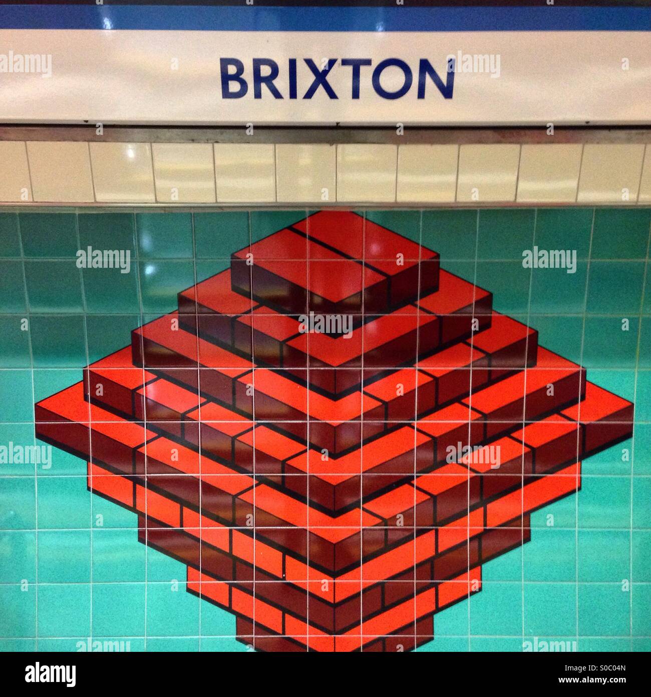 Pose de carreaux à la station de métro de brixton Banque D'Images